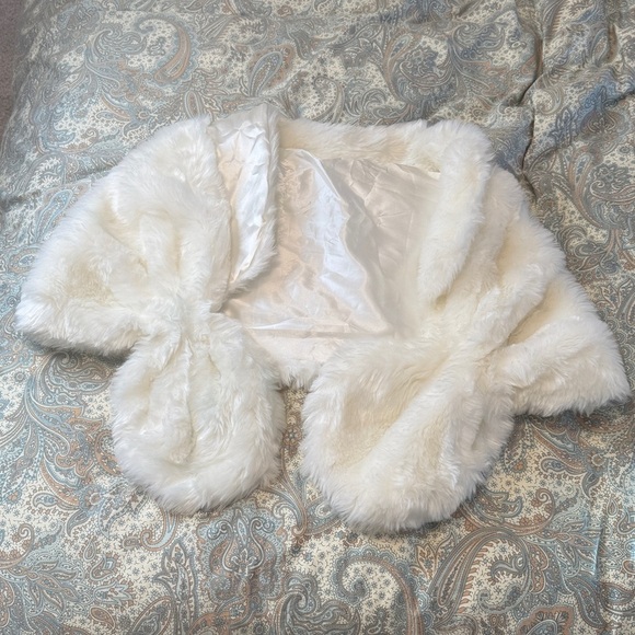 Jackets & Blazers - Faux Fur Shawl Wrap Fall/Winter Bridal Shrug